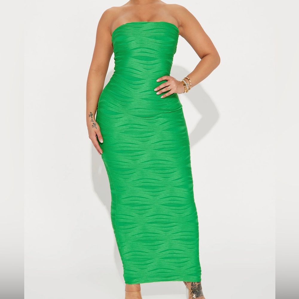 Green body con dress